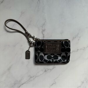 Coach Poppy US OS Jacquard Wristlet (Used Condition)